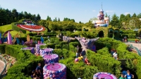 Alice&#039;s Curious Labyrinth