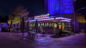 De kunst en stijl van het Super Diner-restaurant op Avengers Campus