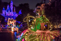 Main Street Electrical Parade zal het Disneyland Park opnieuw voor een beperkte tijd verlichten